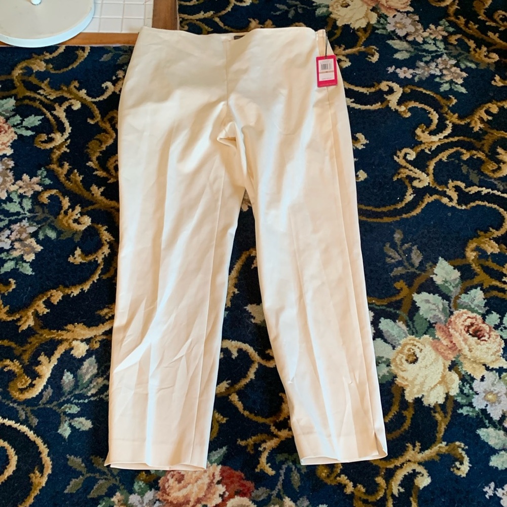 Vince Camuto essentials side zip slim ankle‎ pants in cream. NWT. Retail 79